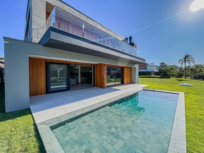 Casa à venda no condomínio Enseada