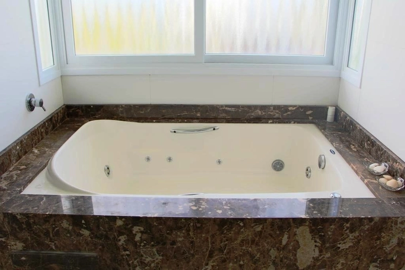 Bela casa à venda no condomínio Enseada: 32ª foto da galeria de imagens do imóvel