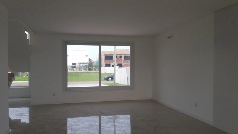 Casa à venda no condomínio Dubai: 3ª foto da galeria de imagens do imóvel