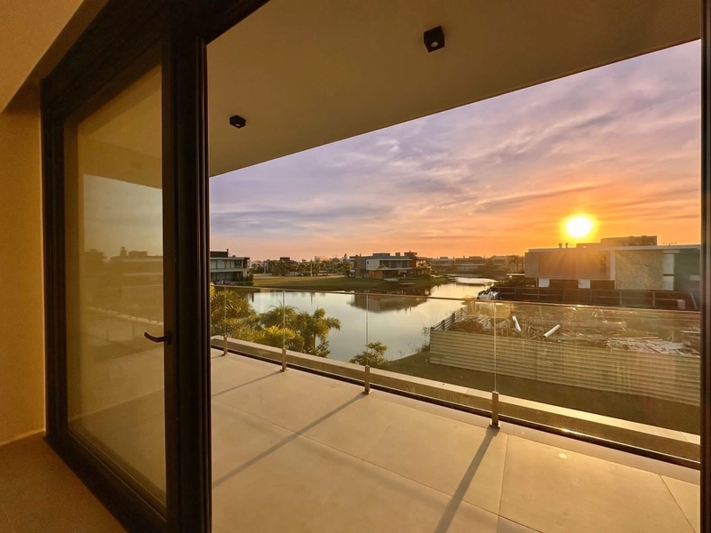 Casa à venda no condomínio Dubai: 24ª foto da galeria de imagens do imóvel