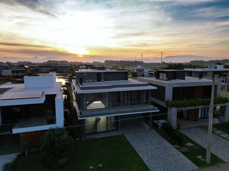 Casa à venda no condomínio Dubai: 3ª foto da galeria de imagens do imóvel