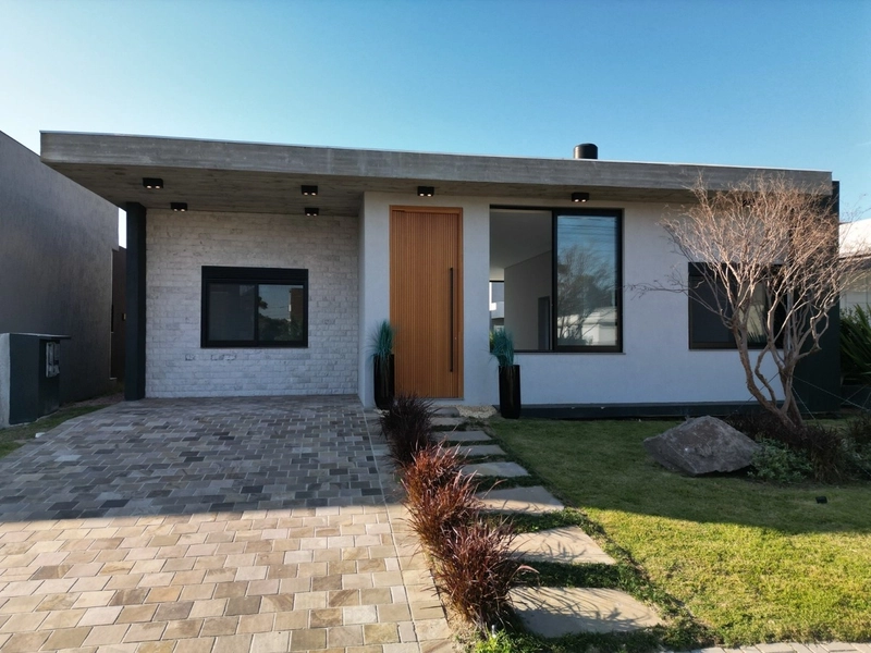 Casa à venda no condomínio Dubai: 2ª foto da galeria de imagens do imóvel