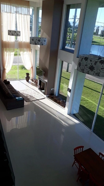 Casa à venda no condomínio Dubai: 2ª foto da galeria de imagens do imóvel