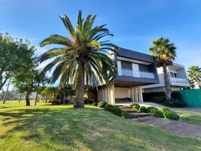 Casa à venda no condomínio Las Dunas