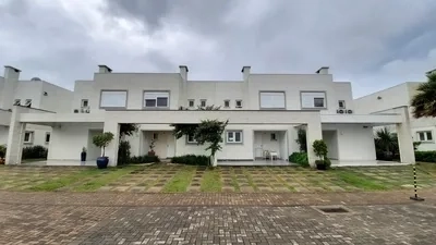 Casa à venda em condomínio fechado