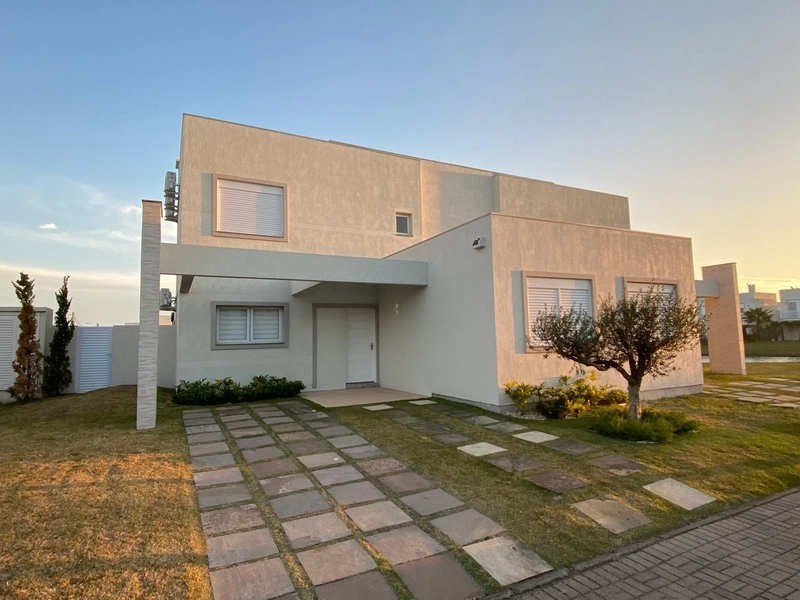 Casa à venda em condomínio fechado