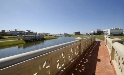 Terreno à venda no condomínio Playa Vista: 3ª foto da galeria de imagens do imóvel