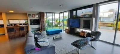 Sobrado beira lago no condomínio Malibu: 6ª foto da galeria de imagens do imóvel