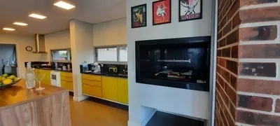 Sobrado beira lago no condomínio Malibu: 8ª foto da galeria de imagens do imóvel