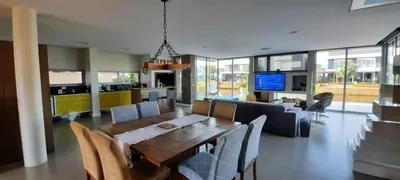 Sobrado beira lago no condomínio Malibu: 5ª foto da galeria de imagens do imóvel