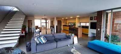 Sobrado beira lago no condomínio Malibu: 7ª foto da galeria de imagens do imóvel