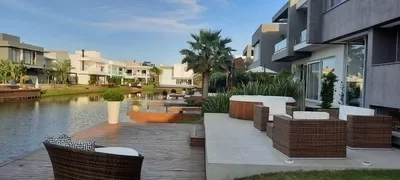 Sobrado beira lago no condomínio Malibu: 11ª foto da galeria de imagens do imóvel