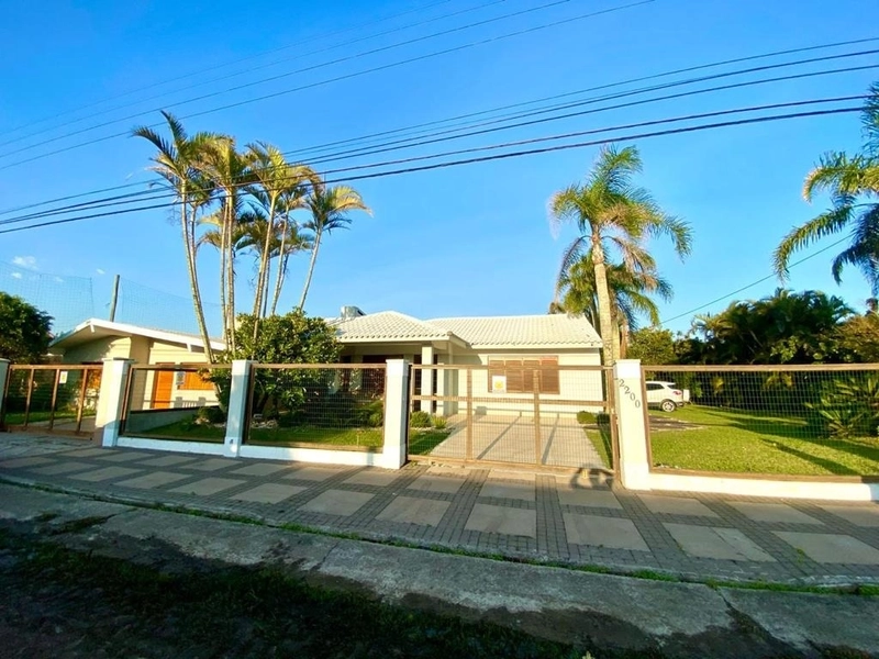 Casa à venda em Xangri-Lá: 2ª foto da galeria de imagens do imóvel