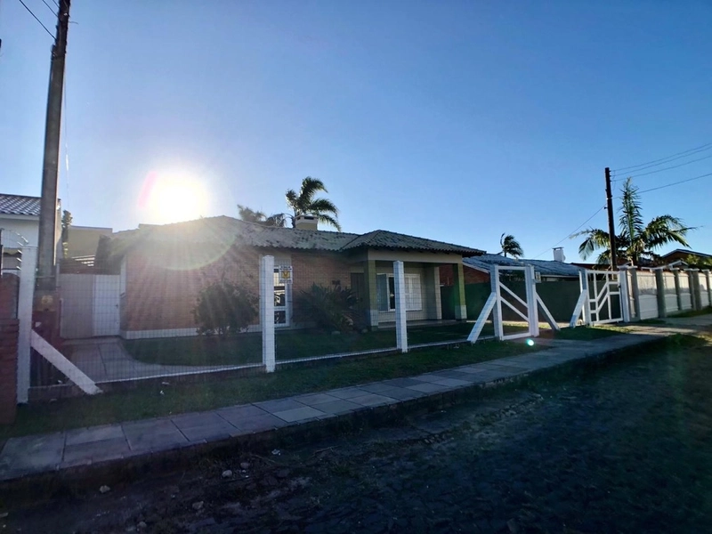 Casa à venda em Xangri-Lá: 2ª foto da galeria de imagens do imóvel