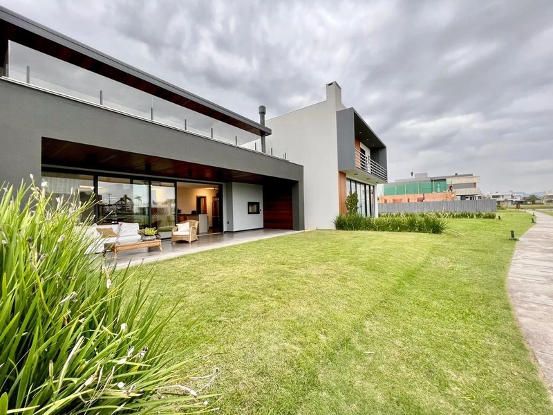 Sobrado à beira lago no condomínio Blue: 38ª foto da galeria de imagens do imóvel