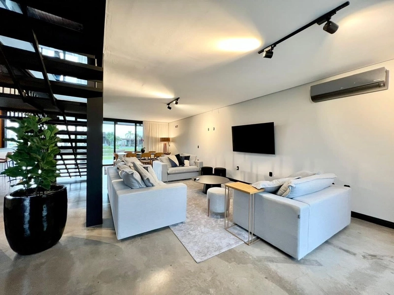 Sobrado à beira lago no condomínio Blue: 3ª foto da galeria de imagens do imóvel