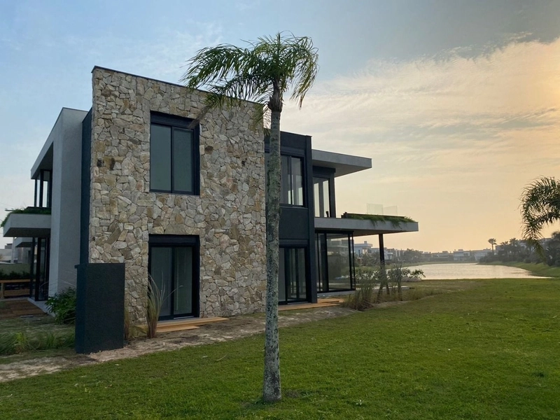 Mansão à venda no condomínio Enseada Lagos em Xangri-Lá: 3ª foto da galeria de imagens do imóvel