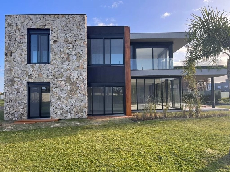 Mansão à venda no condomínio Enseada Lagos em Xangri-Lá: 2ª foto da galeria de imagens do imóvel