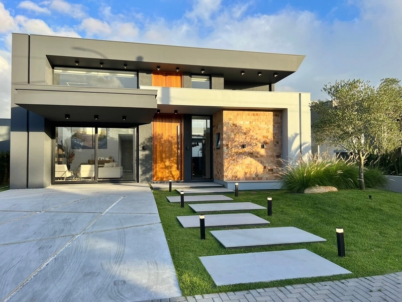 Casa à venda no condomínio Dubai: 3ª foto da galeria de imagens do imóvel