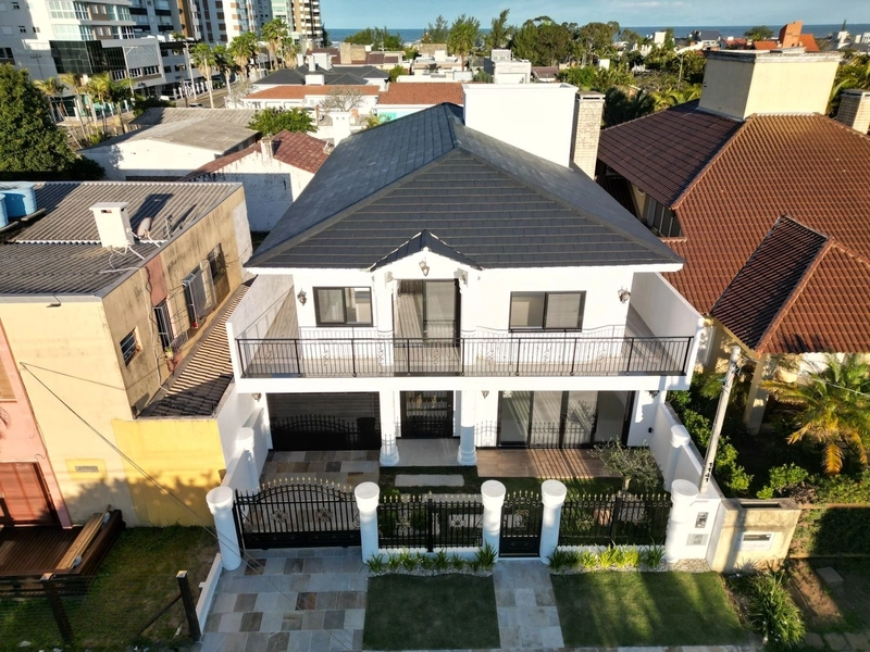 Casa moderna estilo neoclássico na praia de Atlântida: 25ª foto da galeria de imagens do imóvel