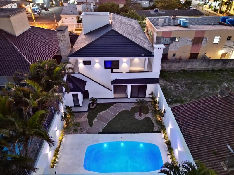 Casa moderna estilo neoclássico na praia de Atlântida: 65ª foto da galeria de imagens do imóvel