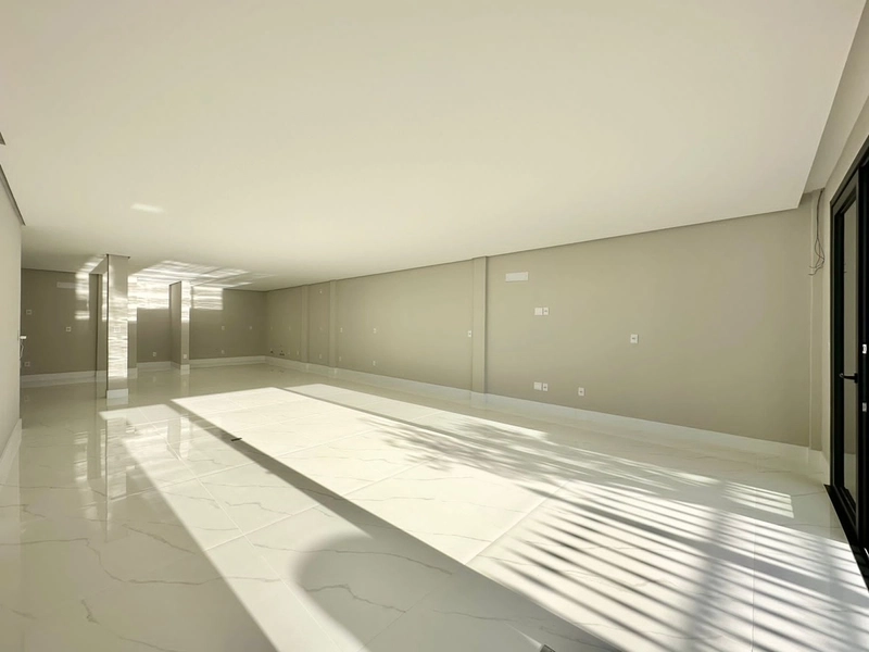 Casa moderna estilo neoclássico na praia de Atlântida: 8ª foto da galeria de imagens do imóvel