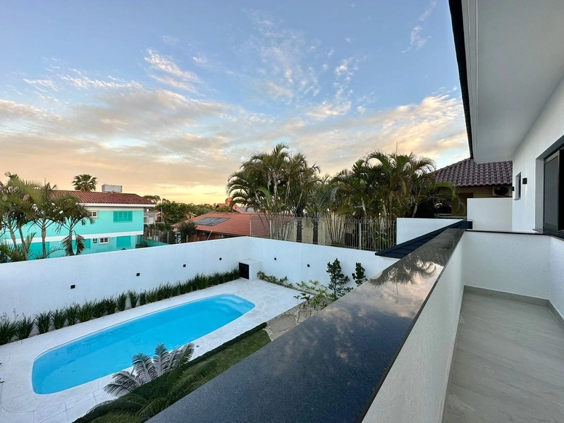 Casa moderna estilo neoclássico na praia de Atlântida: 22ª foto da galeria de imagens do imóvel