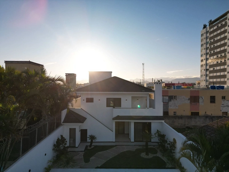 Casa moderna estilo neoclássico na praia de Atlântida: 29ª foto da galeria de imagens do imóvel