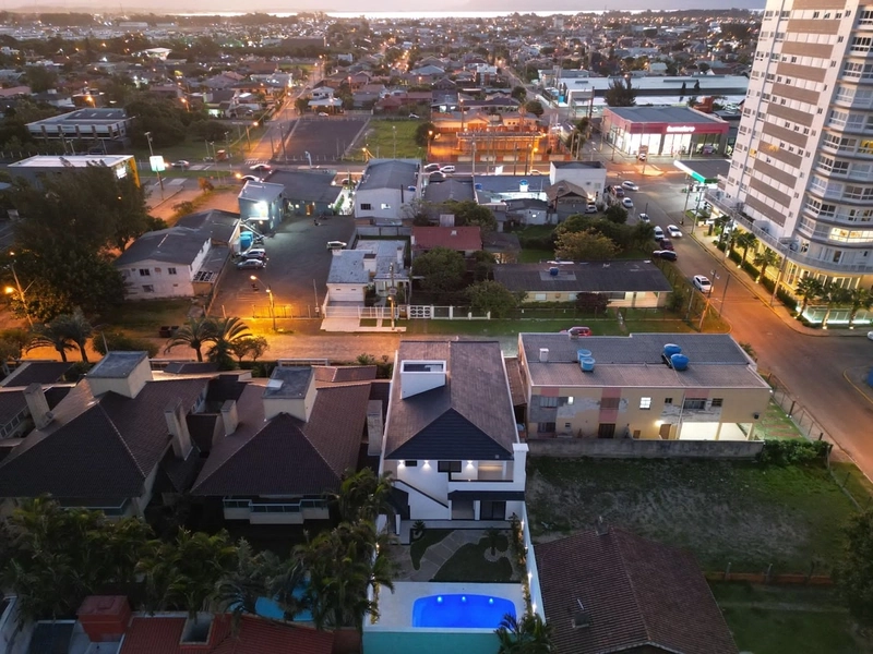 Casa moderna estilo neoclássico na praia de Atlântida: 66ª foto da galeria de imagens do imóvel