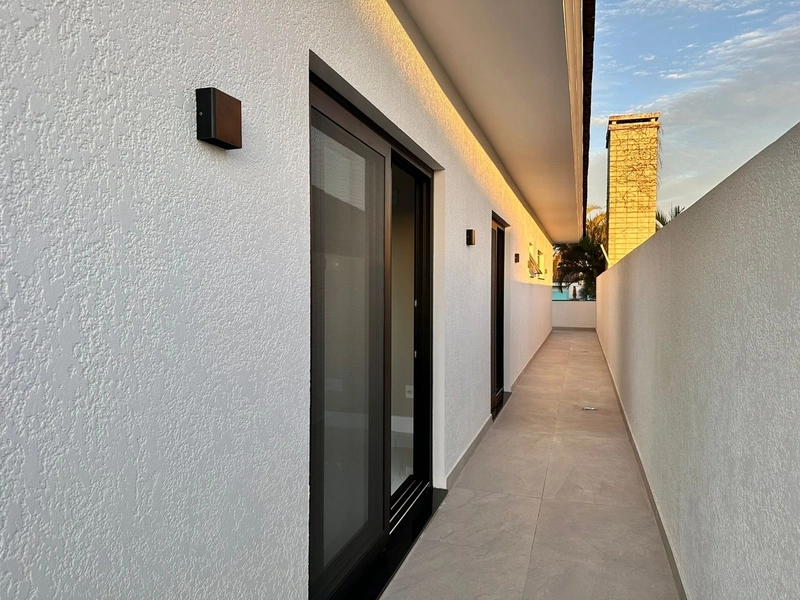 Casa moderna estilo neoclássico na praia de Atlântida: 36ª foto da galeria de imagens do imóvel