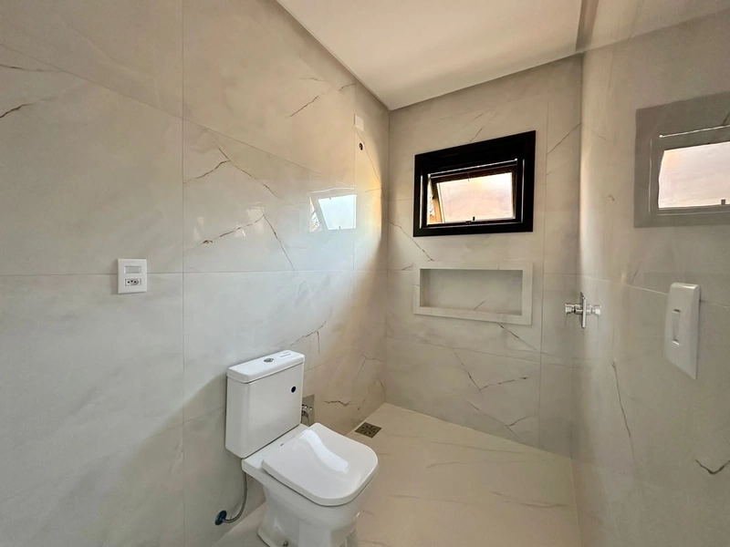 Casa moderna estilo neoclássico na praia de Atlântida: 41ª foto da galeria de imagens do imóvel