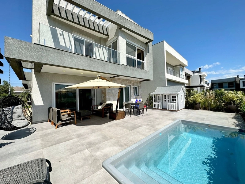 SOBRADO NO CONDOMÍNIO CAPÃO ILHAS RESORT