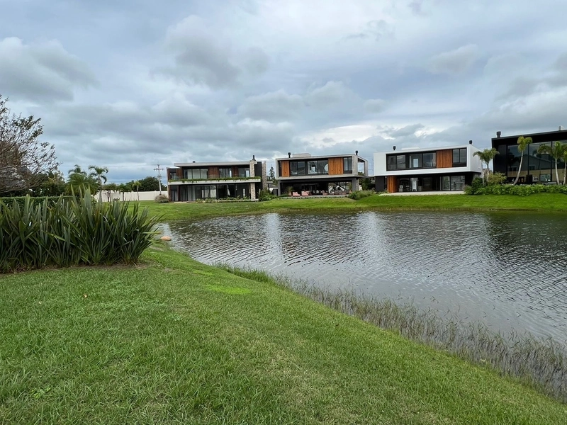 Terreno à venda no condomínio Enseada: 4ª foto da galeria de imagens do imóvel