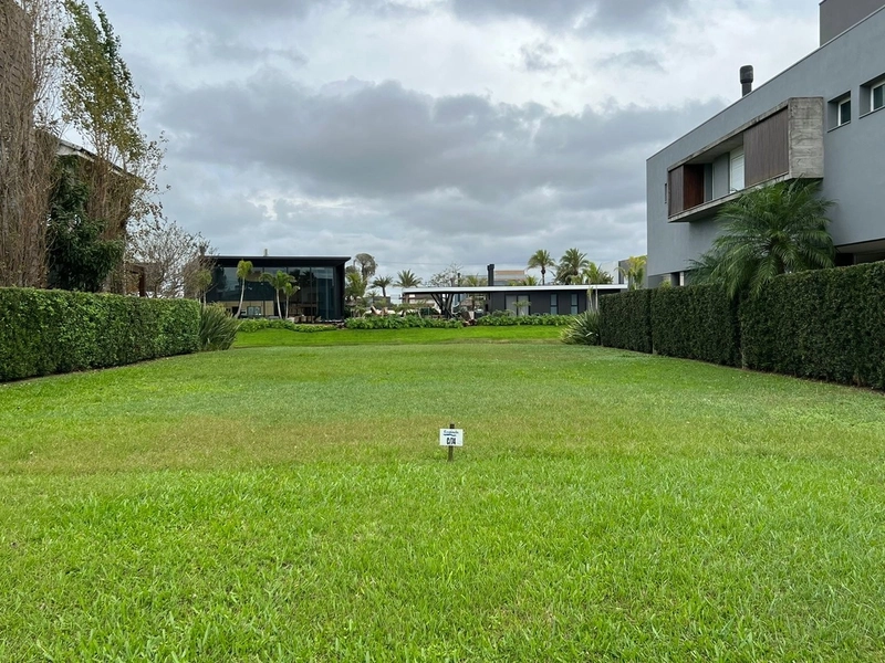 Terreno à venda no condomínio Enseada