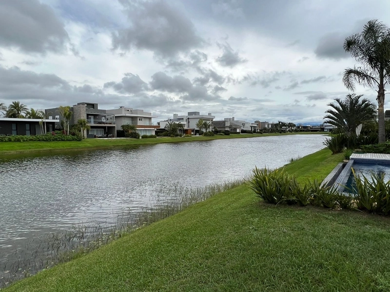 Terreno à venda no condomínio Enseada: 3ª foto da galeria de imagens do imóvel