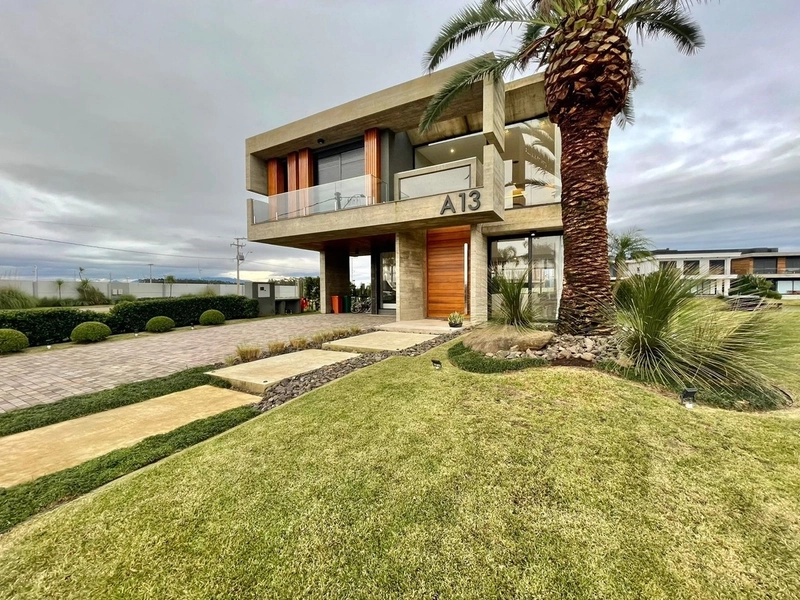 Casa à venda no condomínio Sense: 2ª foto da galeria de imagens do imóvel