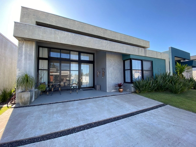 Casa à venda no condomínio Dubai: 3ª foto da galeria de imagens do imóvel