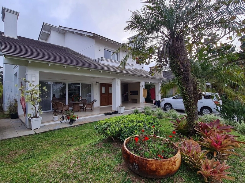 Sobrado mobiliado, condomínio Porto Coronado