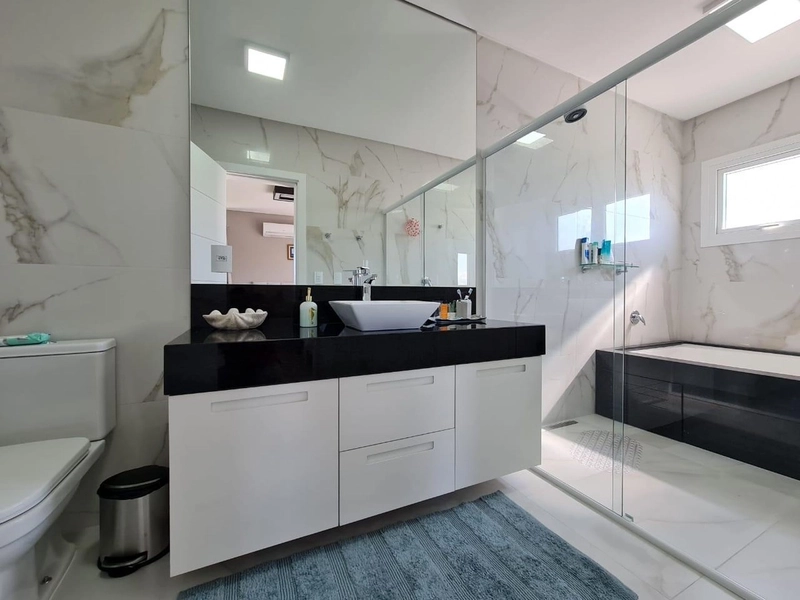 Lindo sobrado beira lago à venda no condomínio Sense!: 4ª foto da galeria de imagens do imóvel