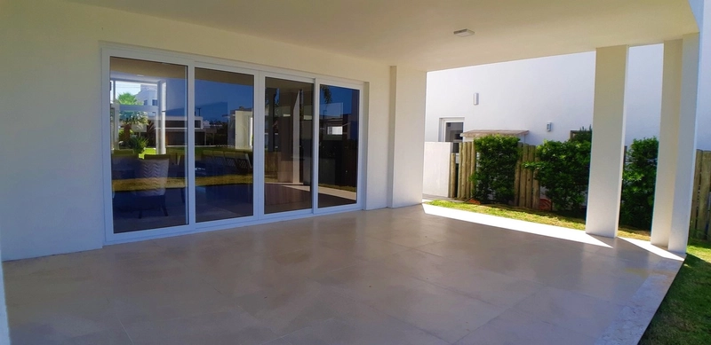 Bela casa térrea no condomínio Enseada: 28ª foto da galeria de imagens do imóvel