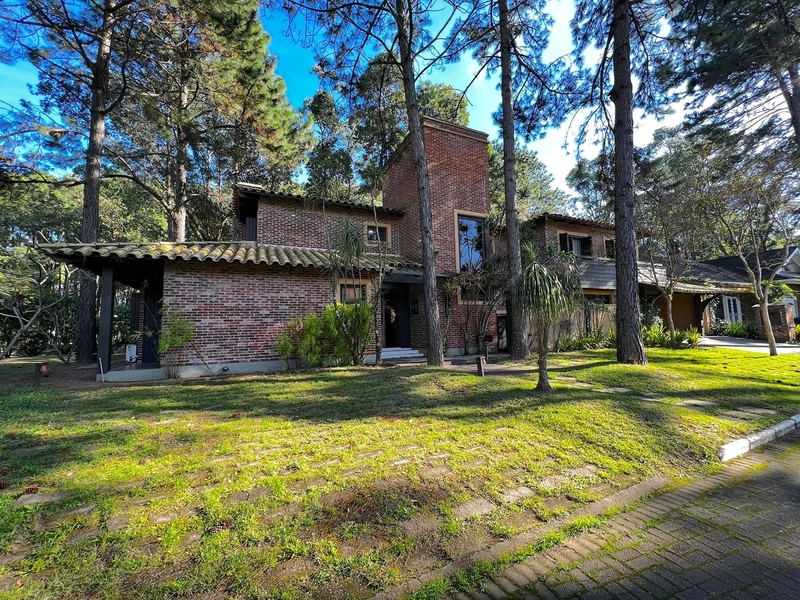 Bela casa à  venda no condomínio Carmel: 2ª foto da galeria de imagens do imóvel