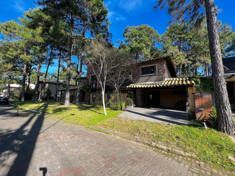 Bela casa à  venda no condomínio Carmel: 3ª foto da galeria de imagens do imóvel