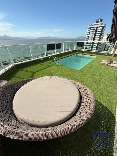 Cobertura Duplex, com piscina e vista para Av. Beira-Mar.