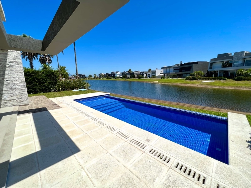 Condominio Enseada: 1ª foto da galeria de imagens do imóvel