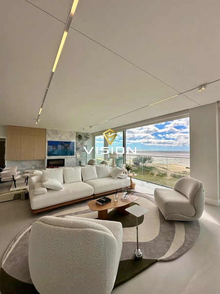 BELÍSSIMO APARTAMENTO A BEIRA MAR: 2ª foto da galeria de imagens do imóvel
