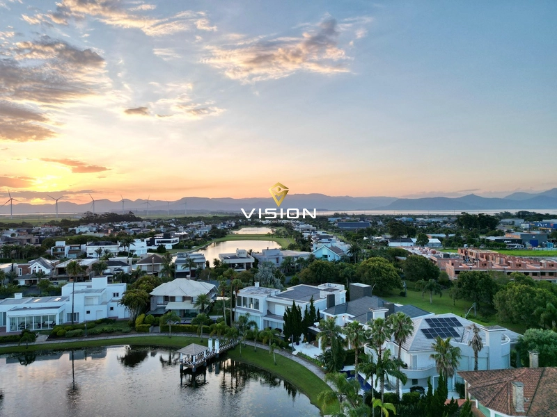 LUXUOSO SOBRADO Á BEIRA LAGO: 24ª foto da galeria de imagens do imóvel