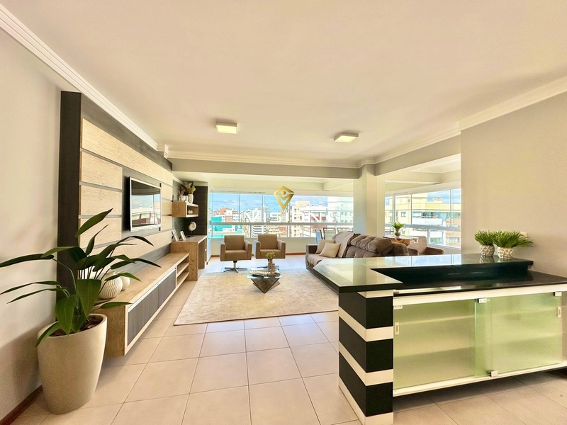 APARTAMENTO DE ESQUINA COM VISTA PARA O MAR: 2ª foto da galeria de imagens do imóvel