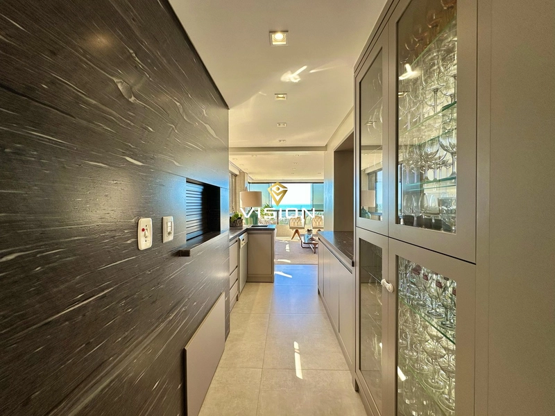 LUXUOSO APARTAMENTO FRENTE MAR – TOTALMENTE MOBILIADO E DECORADO: 15ª foto da galeria de imagens do imóvel