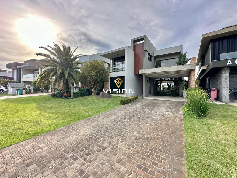 CASA DE ALTO PADRÃO - JUNTO A INFRAESTRUTURA DO CONDOMÍNIO