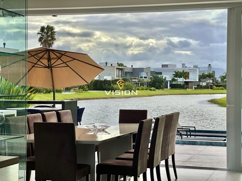 LINDO SOBRADO A BEIRA LAGO: 11ª foto da galeria de imagens do imóvel